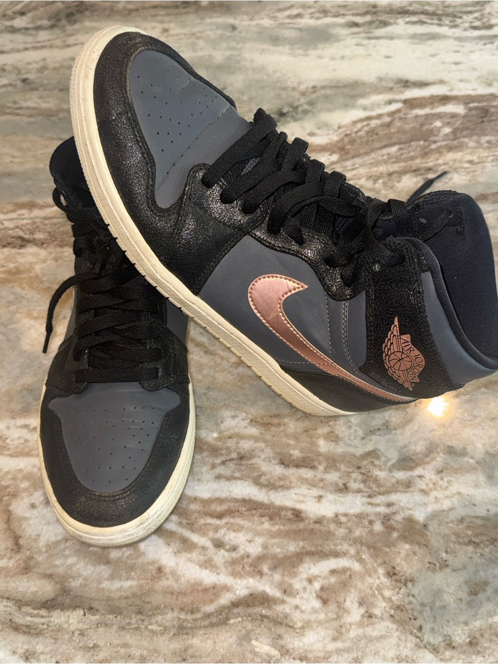 Jordan 1 Retro High Bronze Medal- Men’s 9